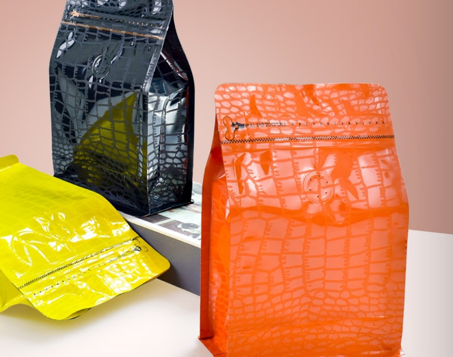 Textured flat-bottom packaging bags